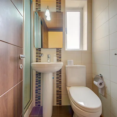 Cityscape And Penthouse *