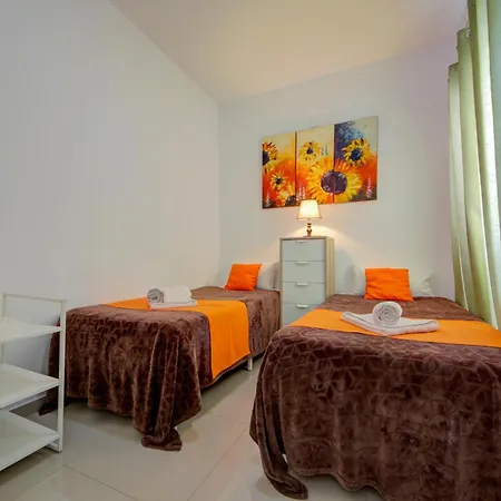 Cityscape And Penthouse *