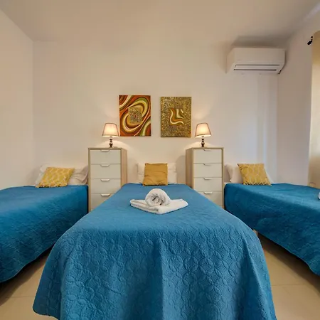 Cityscape And Penthouse *